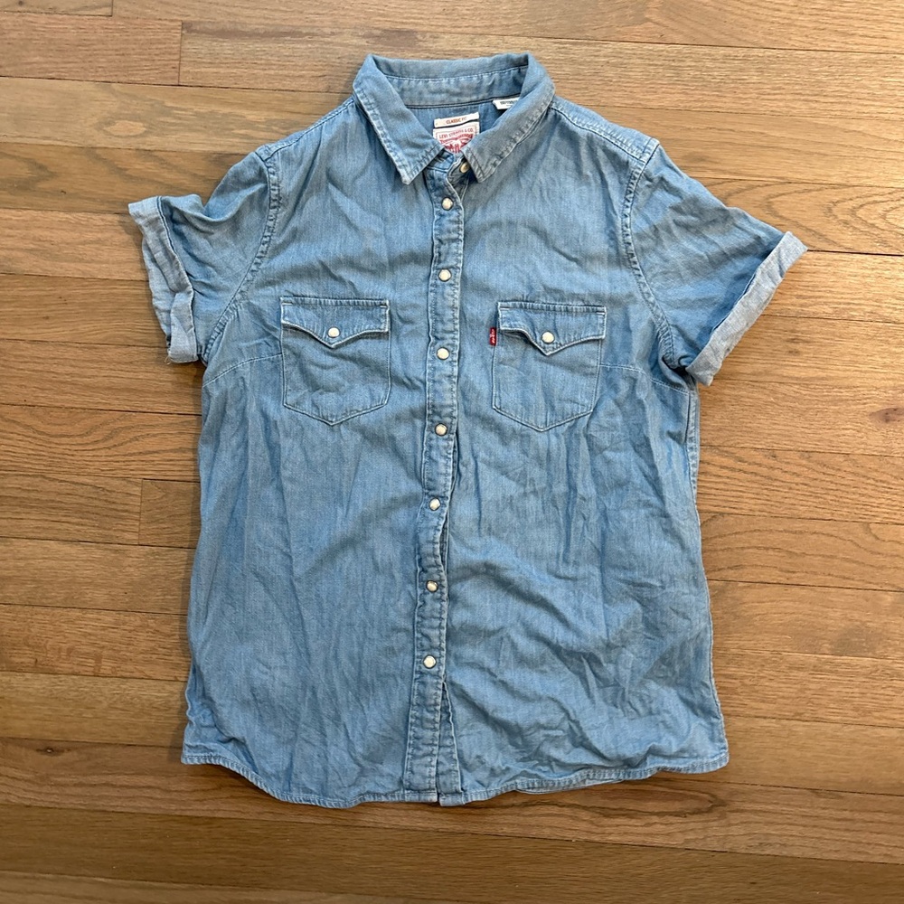 Levi’s short sleeve button down snaps
